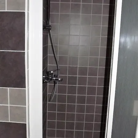 Apartament 4 *